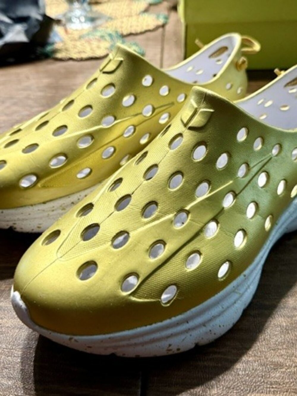 Kane Gold Recovery Shoes - Size Men's 8